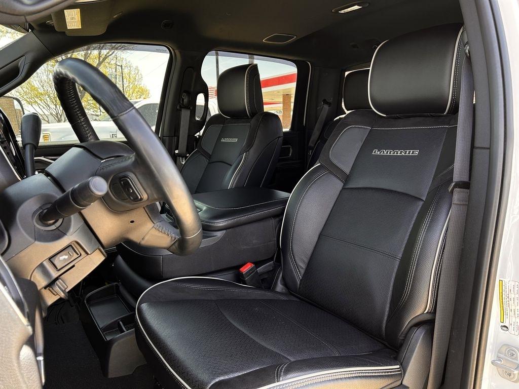 RAM 3500 Laramie Crew Cab SWB 4WD 2022