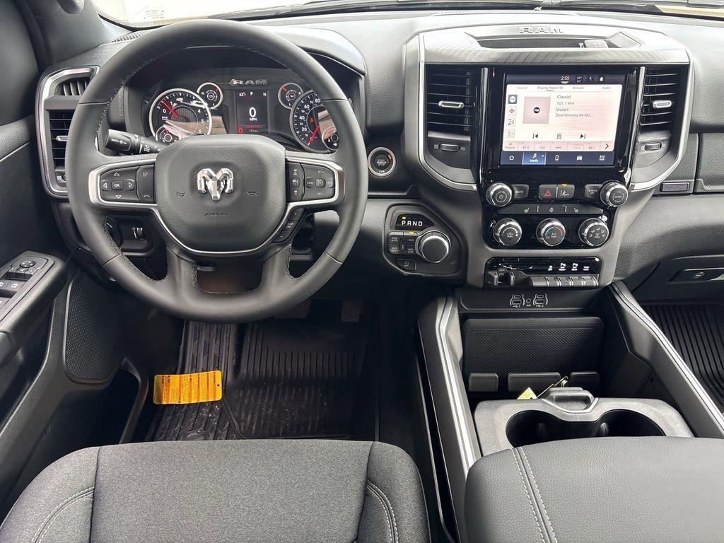 RAM 1500 Big Horn Crew Cab SWB 4WD 2026