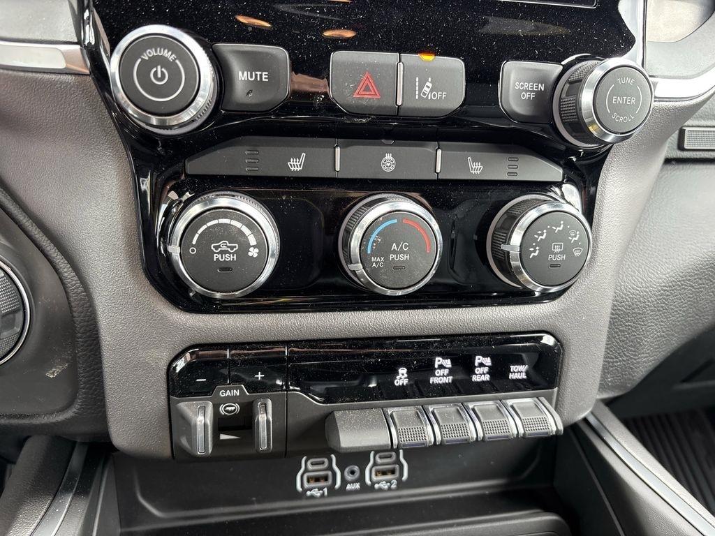 RAM 1500 Big Horn Crew Cab SWB 4WD 2026