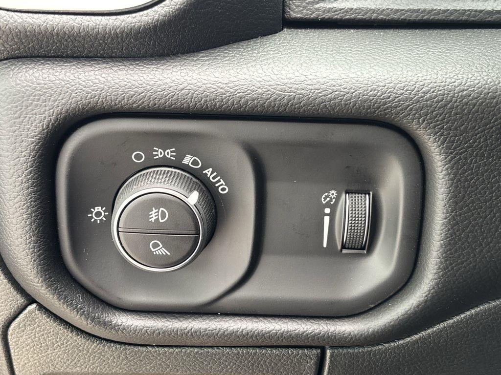 RAM 1500 Big Horn Crew Cab SWB 4WD 2026