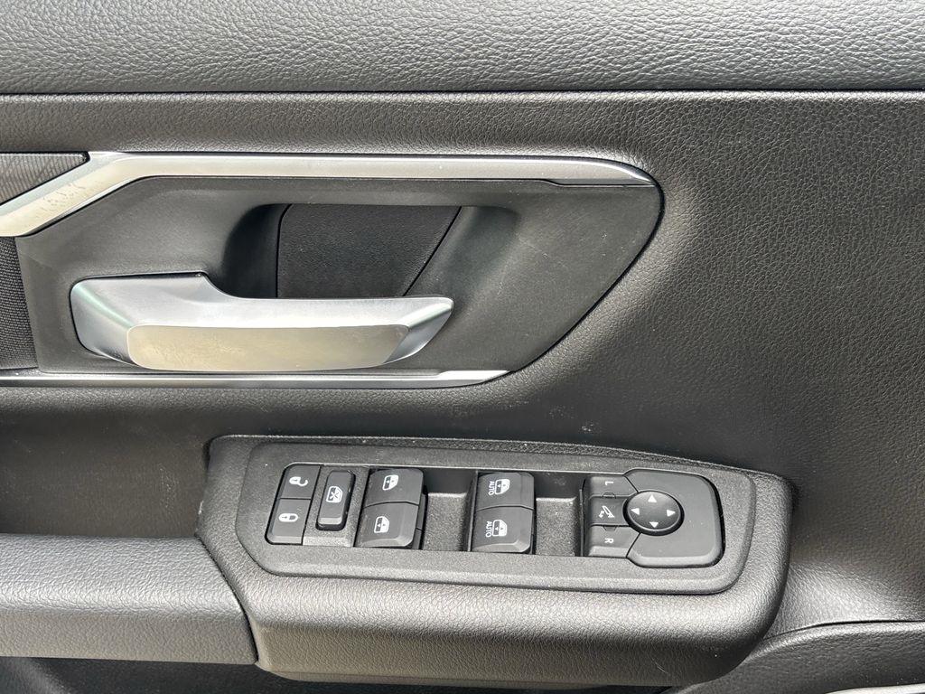 RAM 1500 Big Horn Crew Cab SWB 4WD 2026