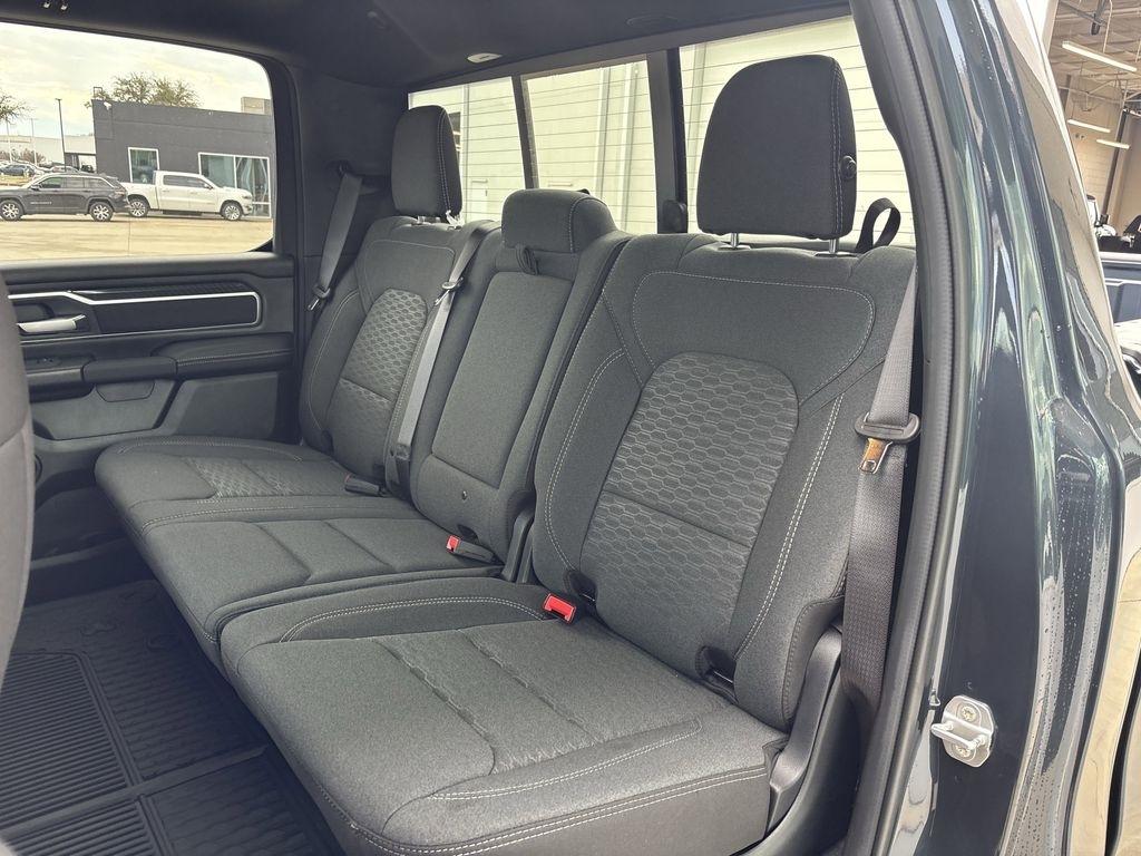 RAM 1500 Big Horn Crew Cab SWB 4WD 2026