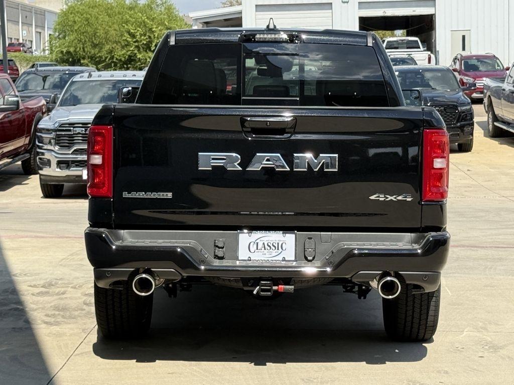RAM 1500 Laramie Crew Cab SWB 4WD 2026