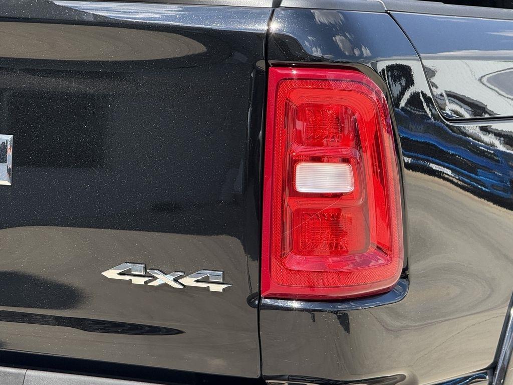 RAM 1500 Laramie Crew Cab SWB 4WD 2026