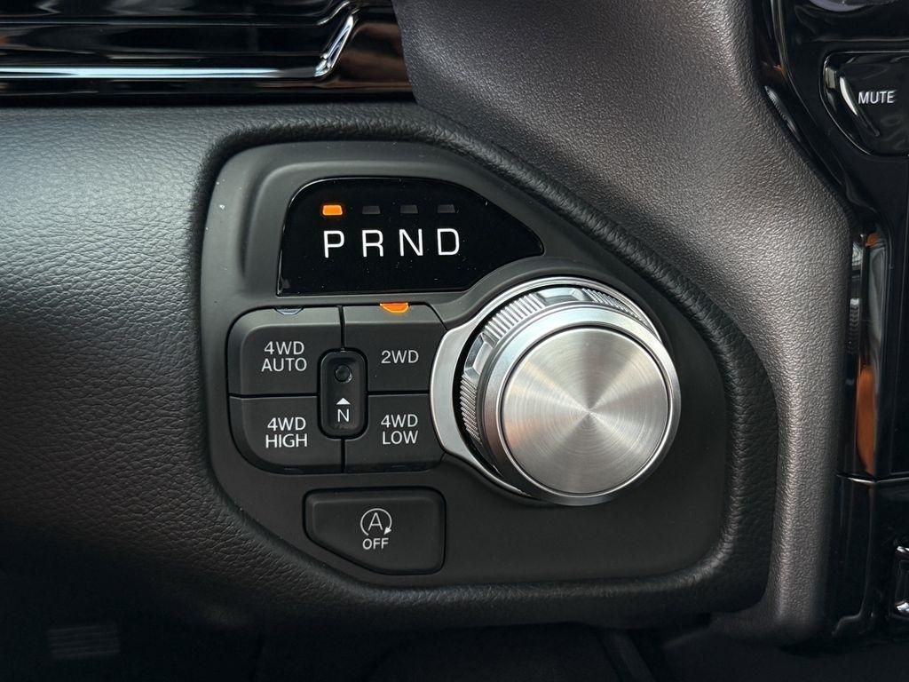 RAM 1500 Laramie Crew Cab SWB 4WD 2026