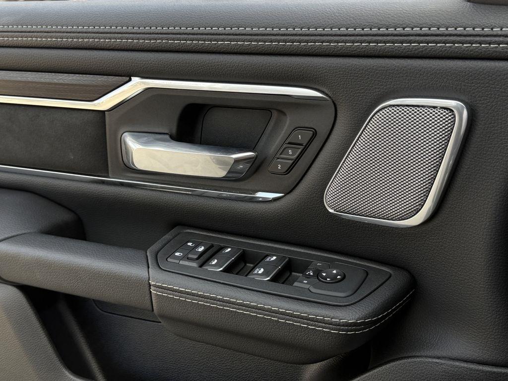 RAM 1500 Laramie Crew Cab SWB 4WD 2026