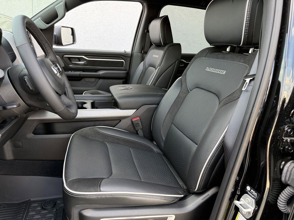 RAM 1500 Laramie Crew Cab SWB 4WD 2026