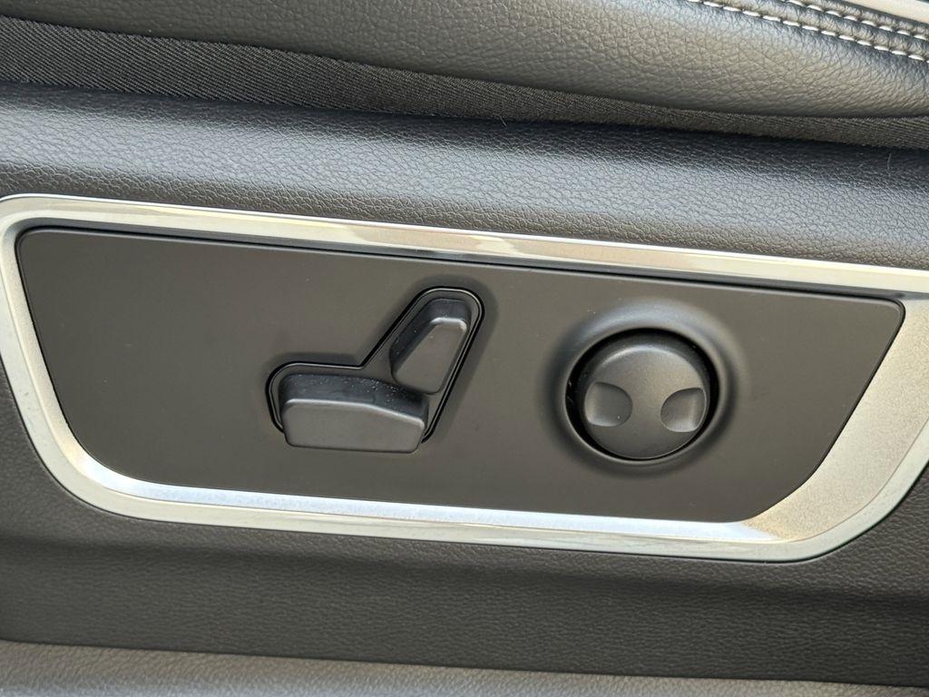 RAM 1500 Laramie Crew Cab SWB 4WD 2026