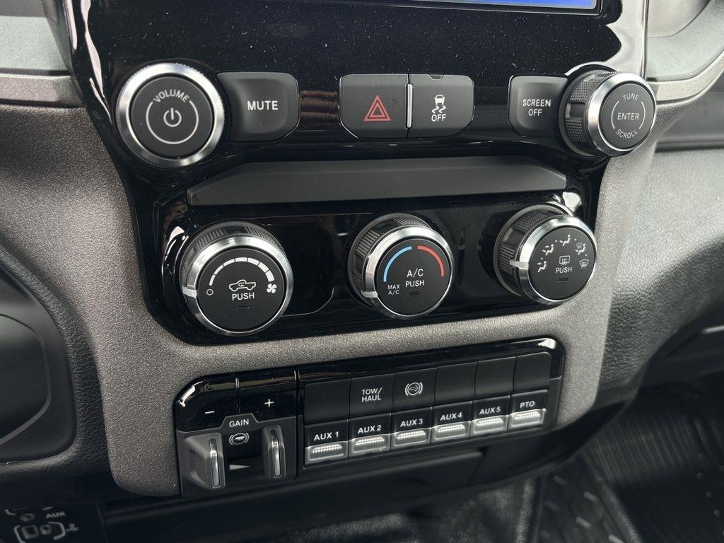 RAM 5500 Crew Cab LWB 4WD DRW 2026