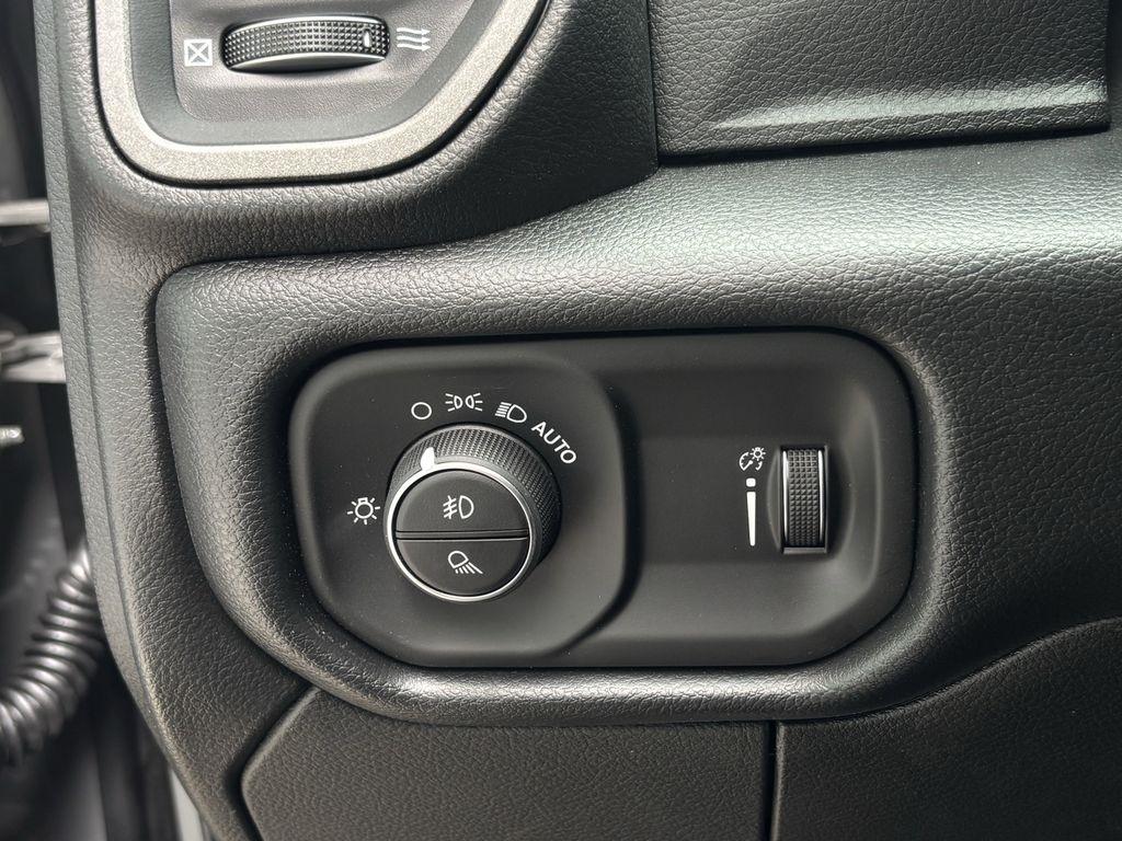 RAM 2500 Tradesman Crew Cab 4WD 2026