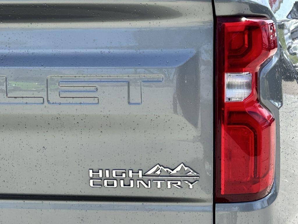Chevrolet Silverado 1500 High Country Crew Cab 4WD 2025