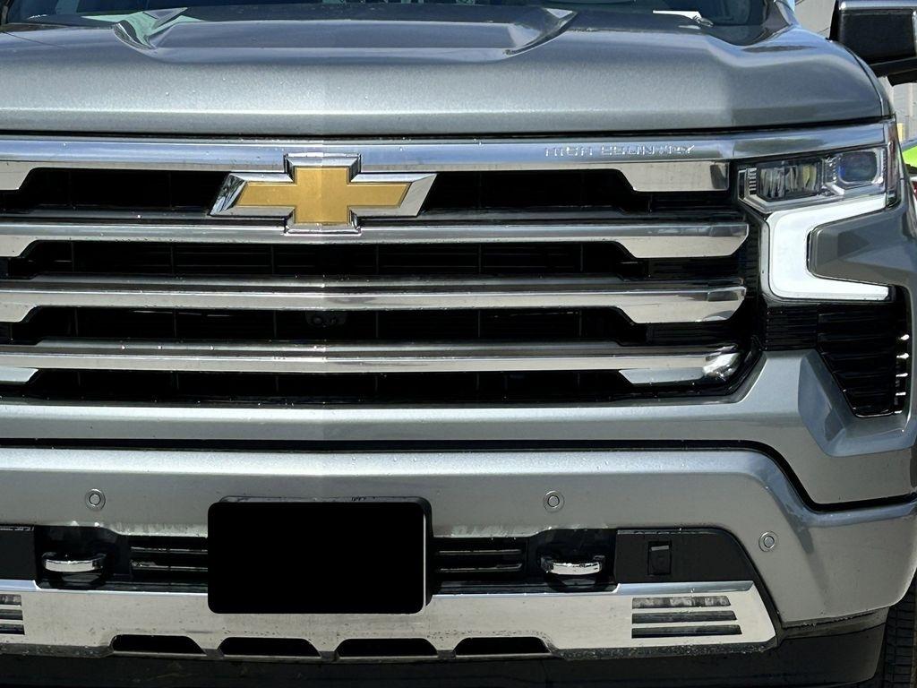 Chevrolet Silverado 1500 High Country Crew Cab 4WD 2025