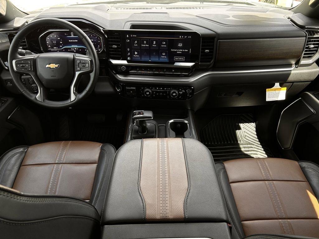 Chevrolet Silverado 1500 High Country Crew Cab 4WD 2025