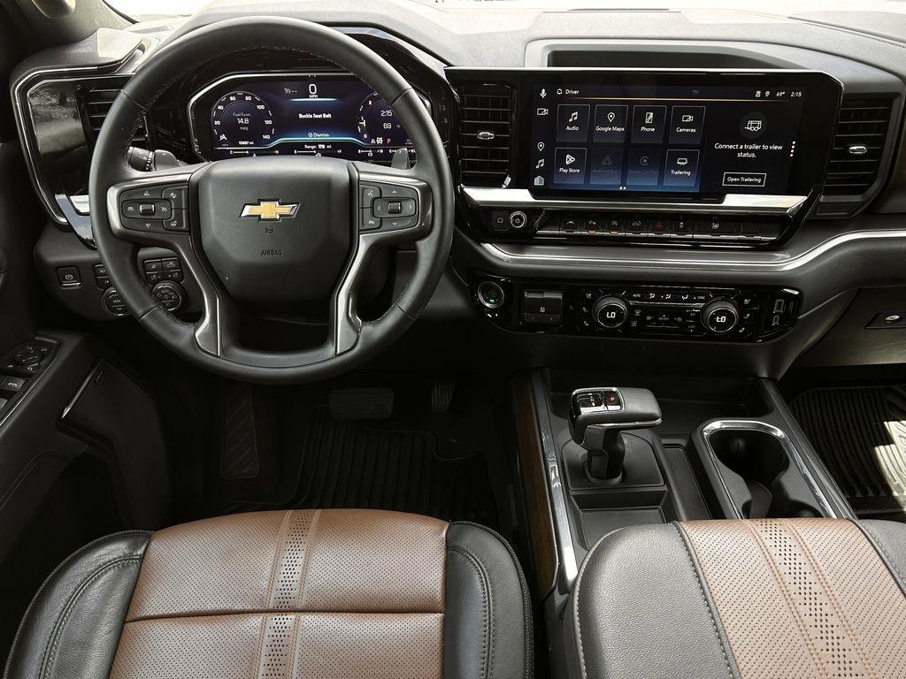 Chevrolet Silverado 1500 High Country Crew Cab 4WD 2025