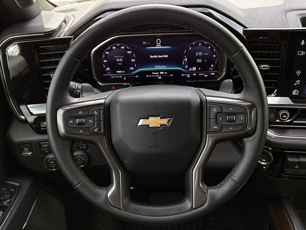 Chevrolet Silverado 1500 High Country Crew Cab 4WD 2025