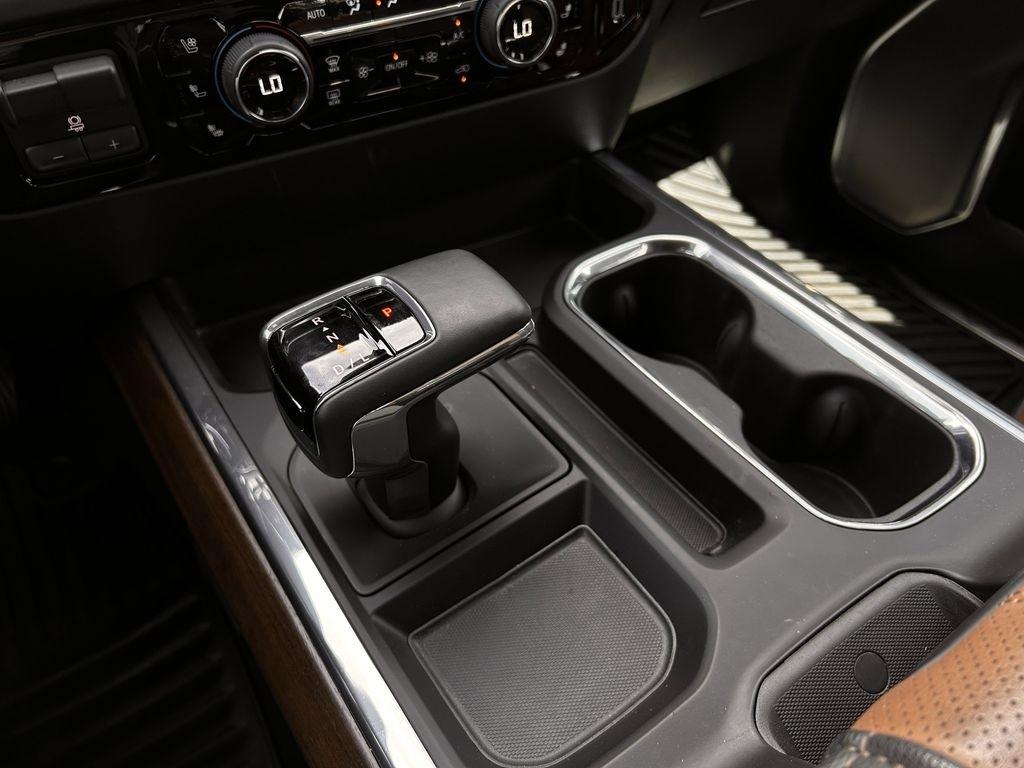 Chevrolet Silverado 1500 High Country Crew Cab 4WD 2025