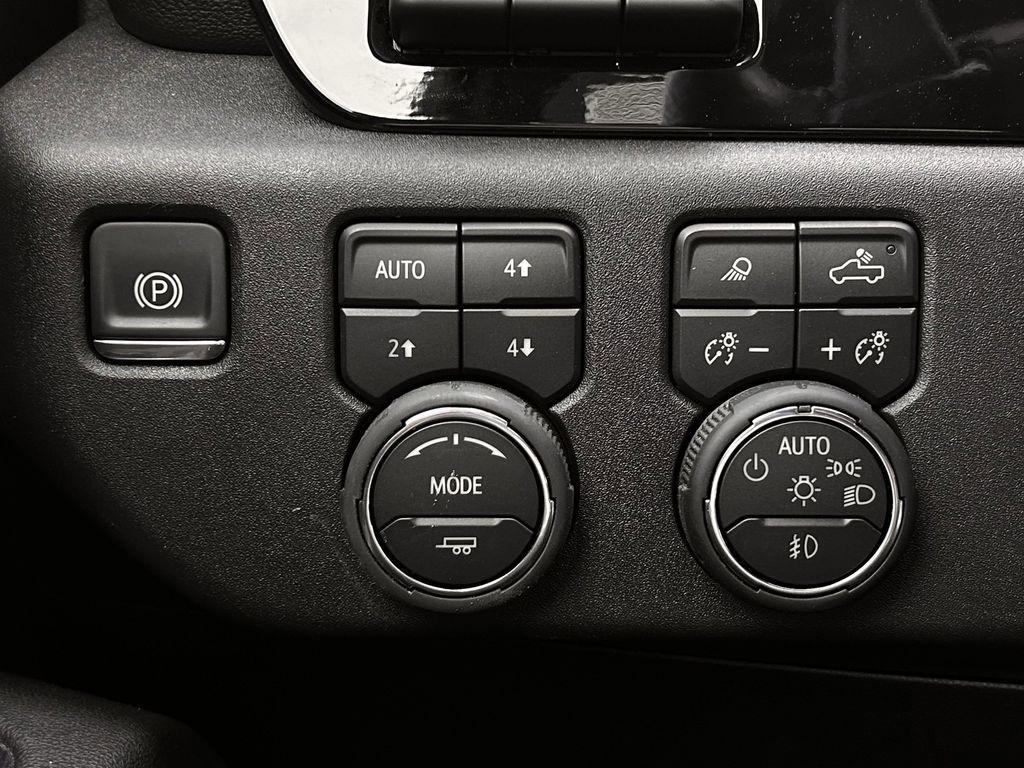 Chevrolet Silverado 1500 High Country Crew Cab 4WD 2025