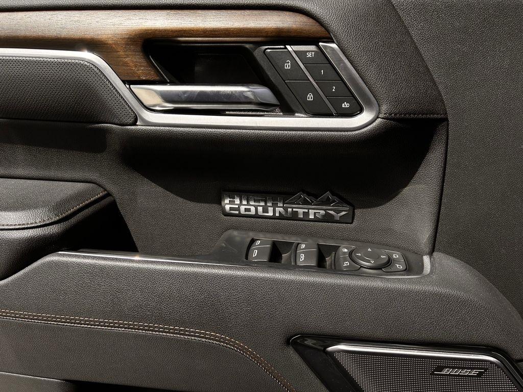 Chevrolet Silverado 1500 High Country Crew Cab 4WD 2025