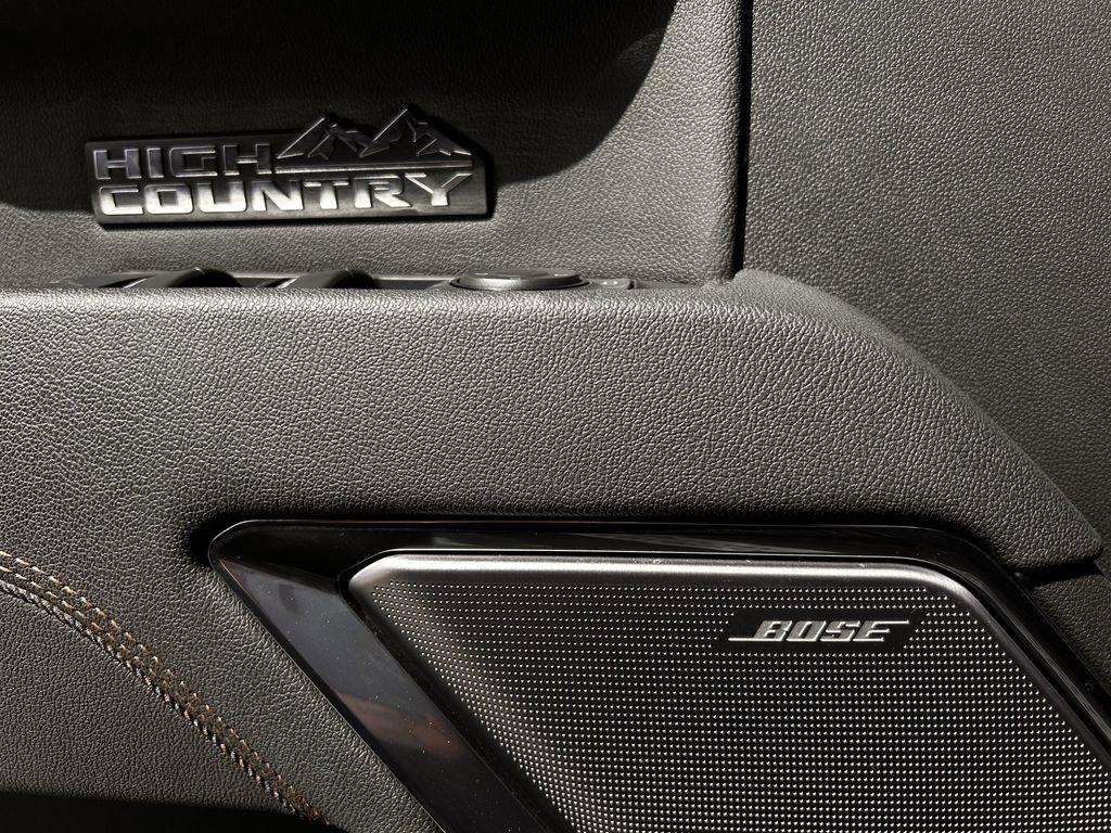 Chevrolet Silverado 1500 High Country Crew Cab 4WD 2025