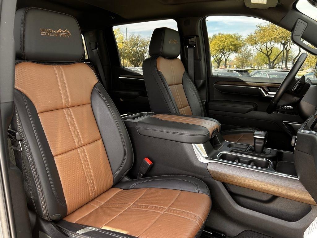 Chevrolet Silverado 1500 High Country Crew Cab 4WD 2025