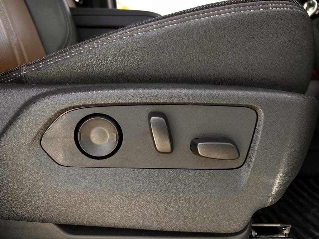 Chevrolet Silverado 1500 High Country Crew Cab 4WD 2025