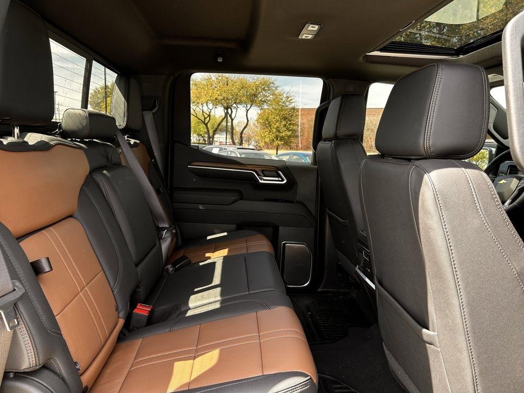 Chevrolet Silverado 1500 High Country Crew Cab 4WD 2025