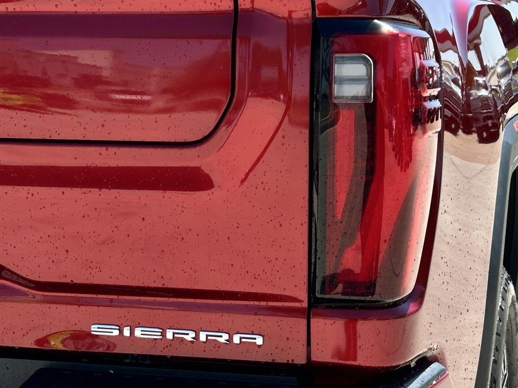 GMC Sierra 2500HD Denali Crew Cab 4WD SB 2024