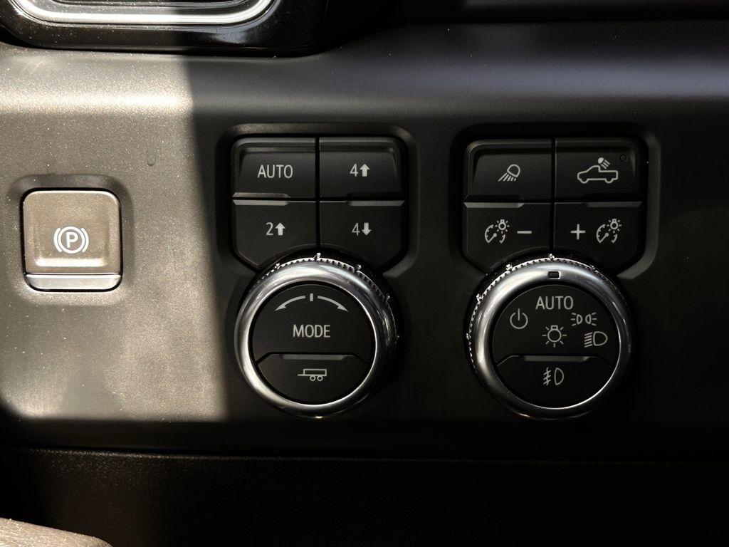 GMC Sierra 2500HD Denali Crew Cab 4WD SB 2024