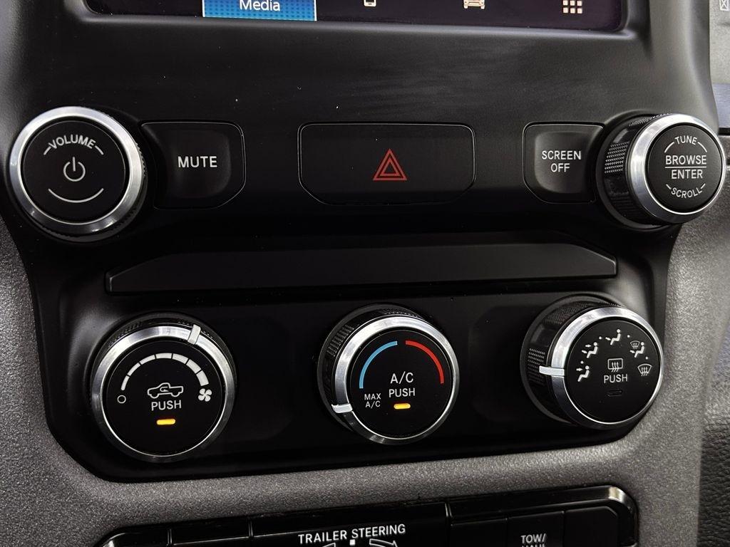 RAM 1500 Tradesman Crew Cab SWB 4WD 2024