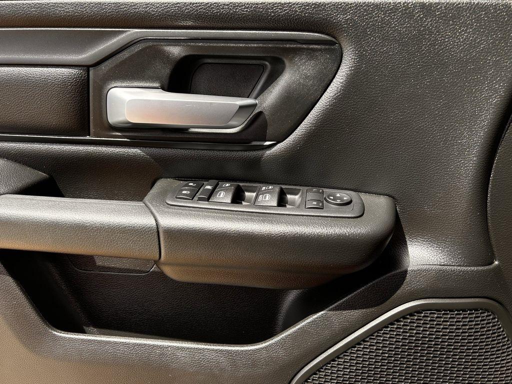 RAM 1500 Tradesman Crew Cab SWB 4WD 2024