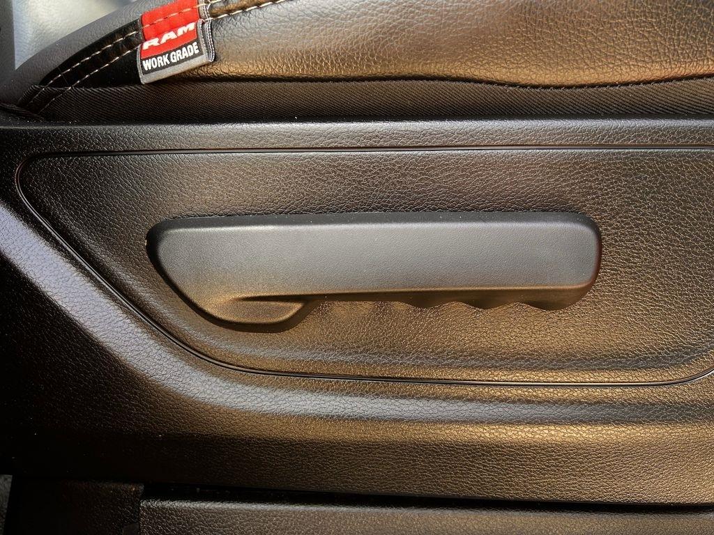 RAM 1500 Tradesman Crew Cab SWB 4WD 2024