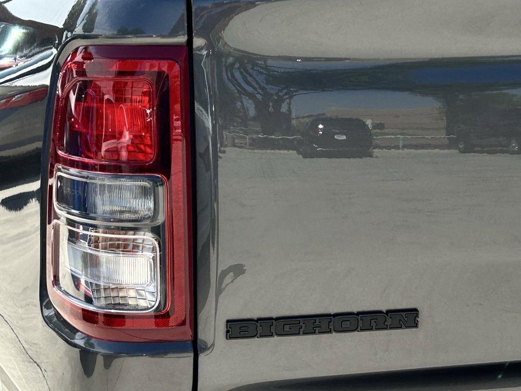 RAM 1500 Big Horn Crew Cab SWB 4WD 2022