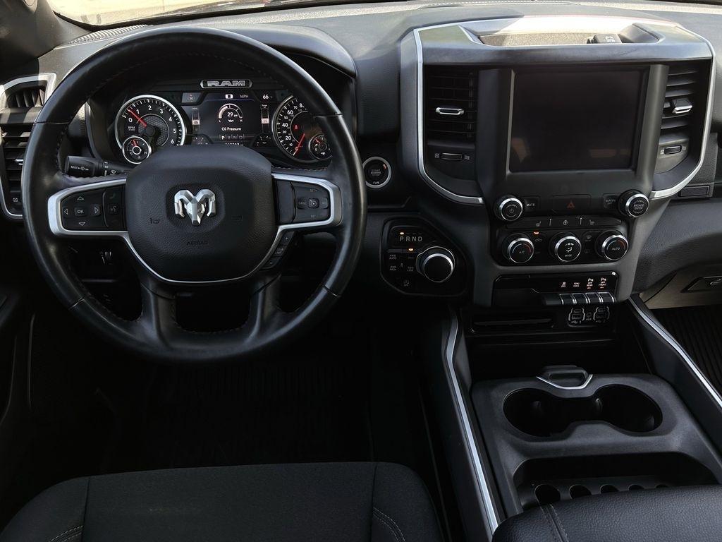 RAM 1500 Big Horn Crew Cab SWB 4WD 2022