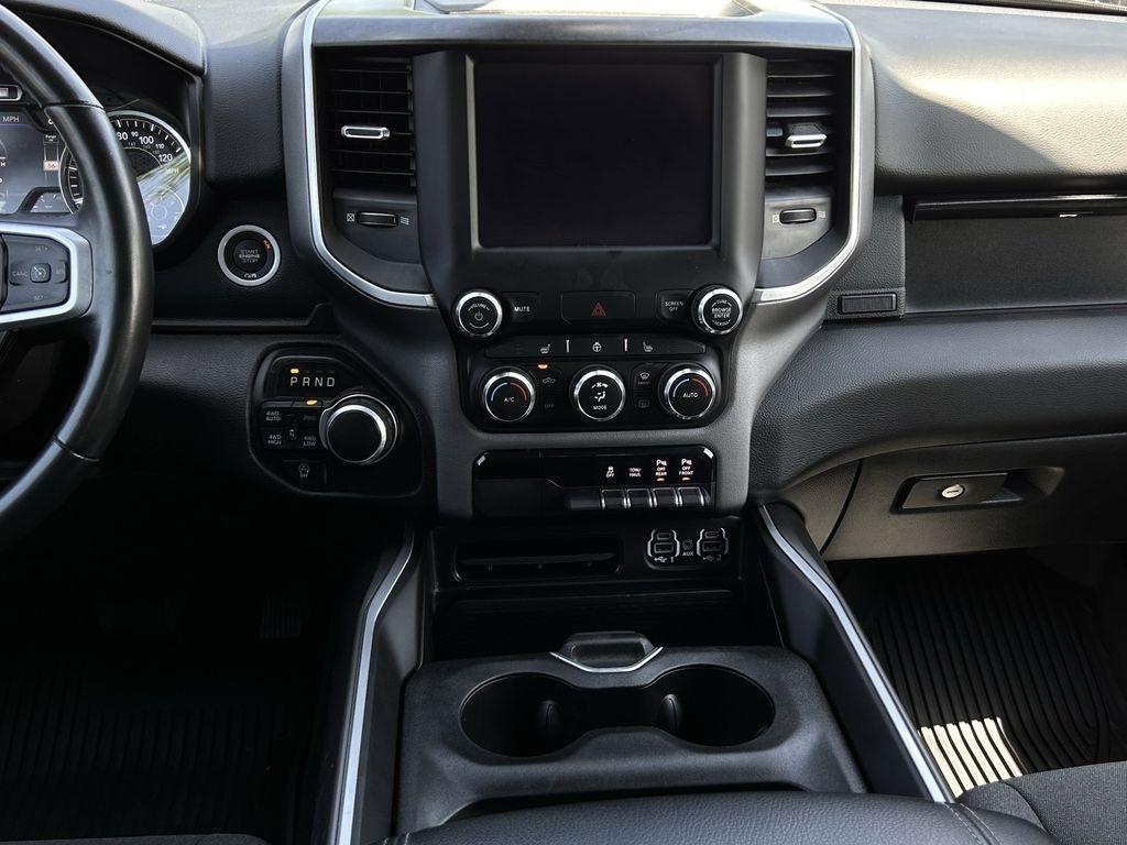 RAM 1500 Big Horn Crew Cab SWB 4WD 2022