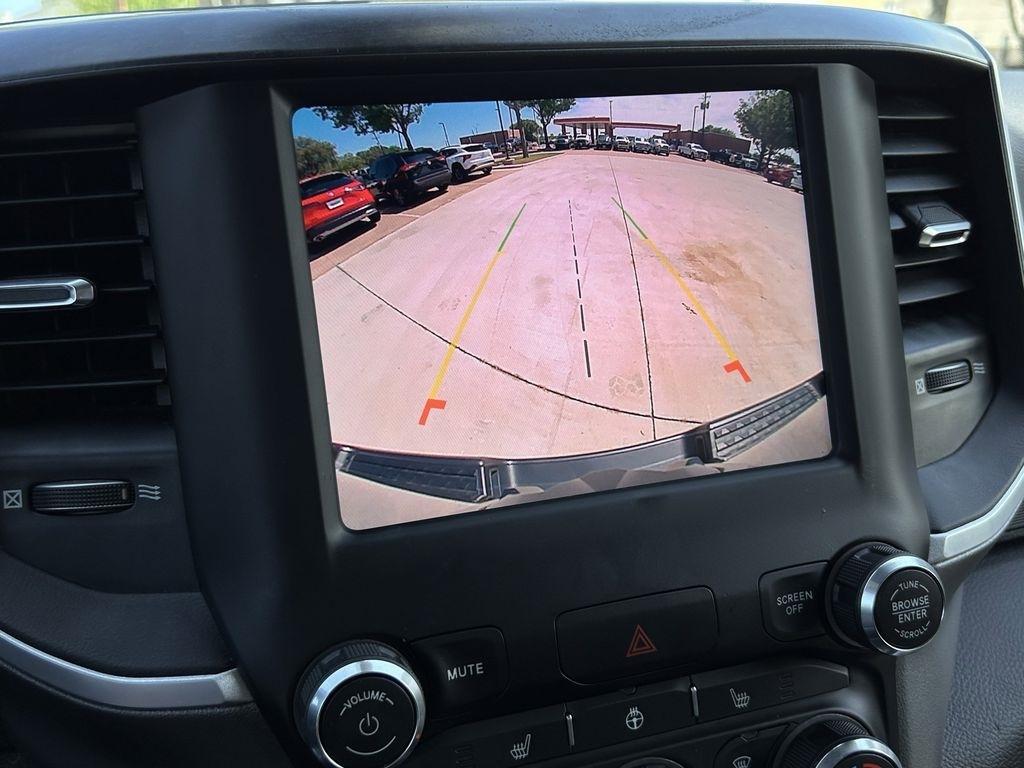 RAM 1500 Big Horn Crew Cab SWB 4WD 2022