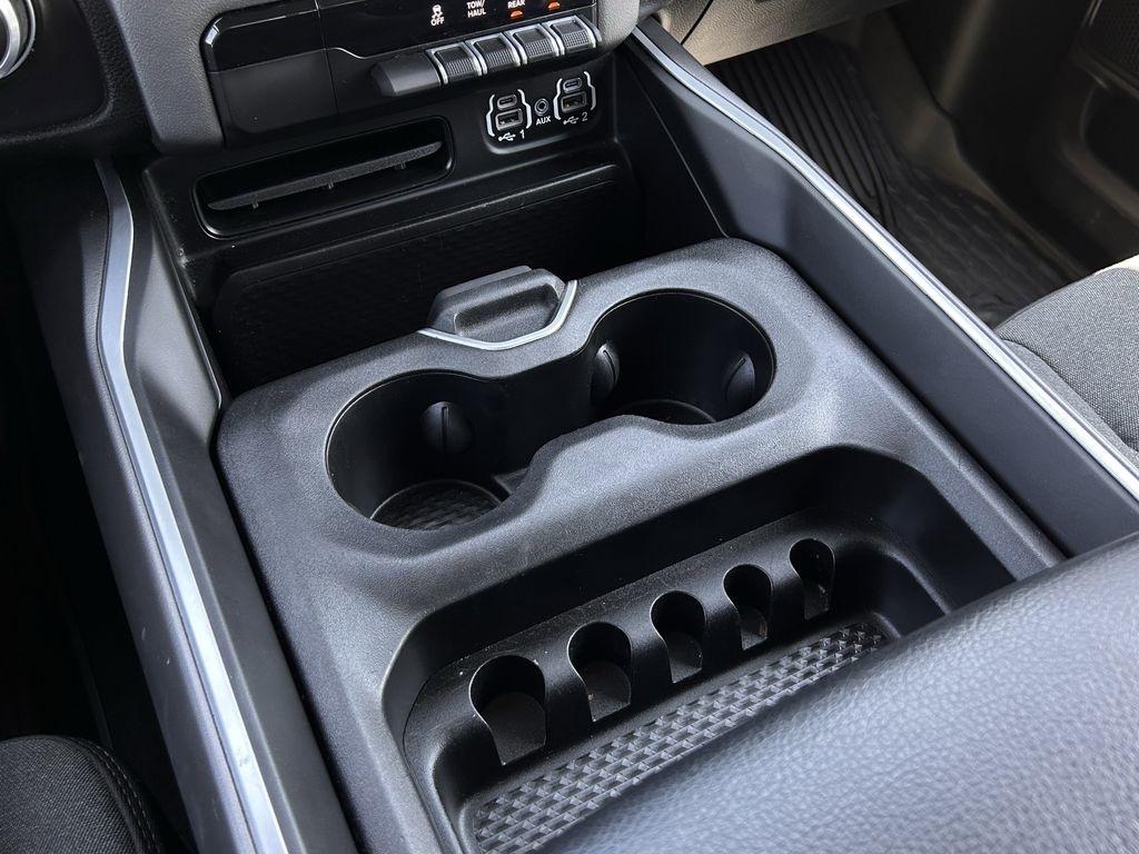 RAM 1500 Big Horn Crew Cab SWB 4WD 2022