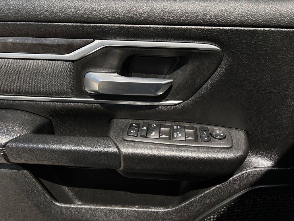 RAM 1500 Big Horn Crew Cab SWB 4WD 2022