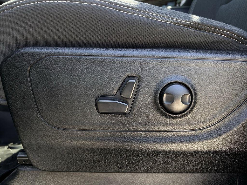 RAM 1500 Big Horn Crew Cab SWB 4WD 2022