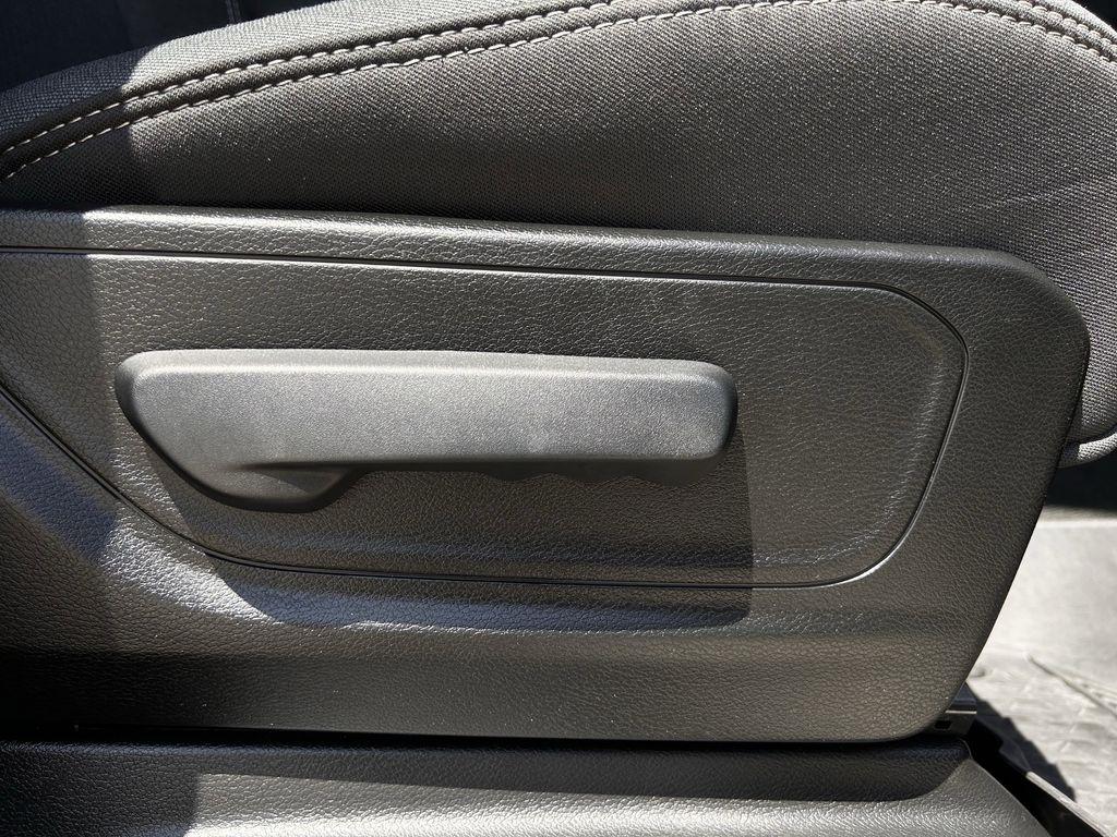 RAM 1500 Big Horn Crew Cab SWB 4WD 2022