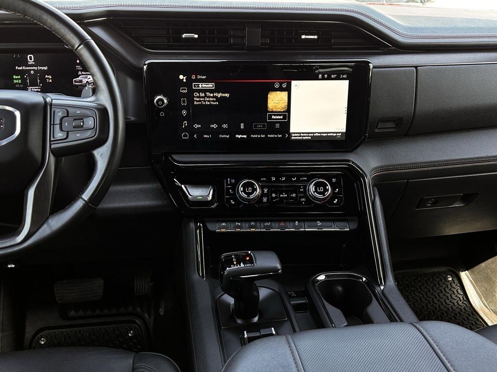 GMC Sierra 1500 AT4 Crew Cab 4WD 2024