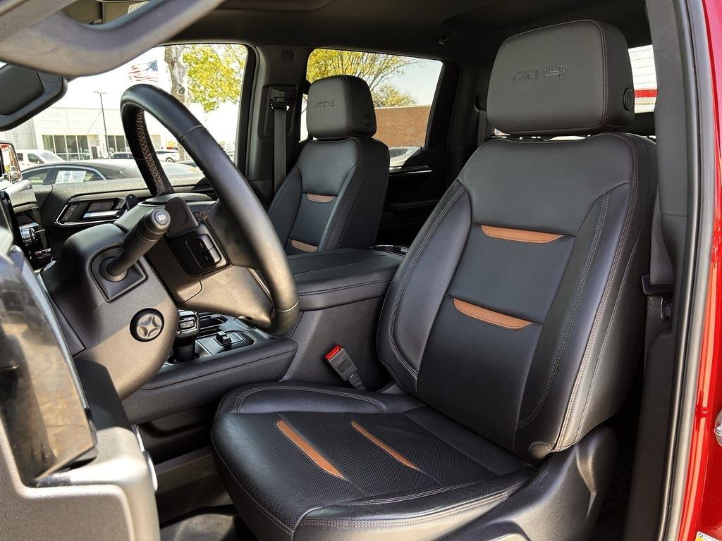 GMC Sierra 1500 AT4 Crew Cab 4WD 2024