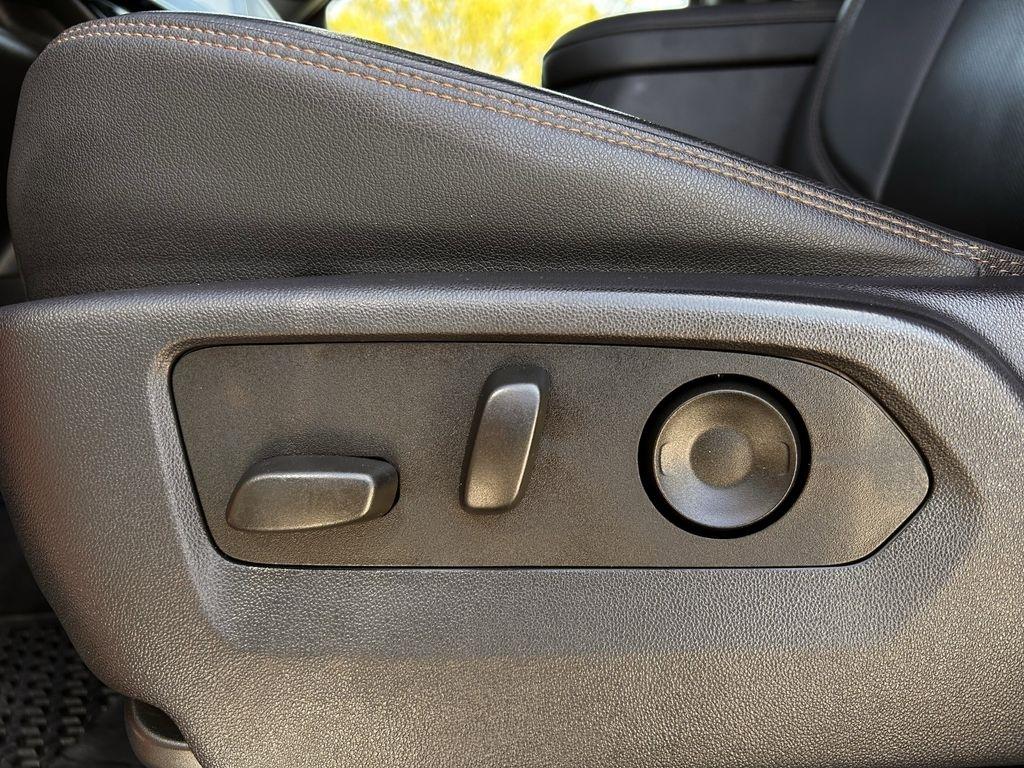 GMC Sierra 1500 AT4 Crew Cab 4WD 2024