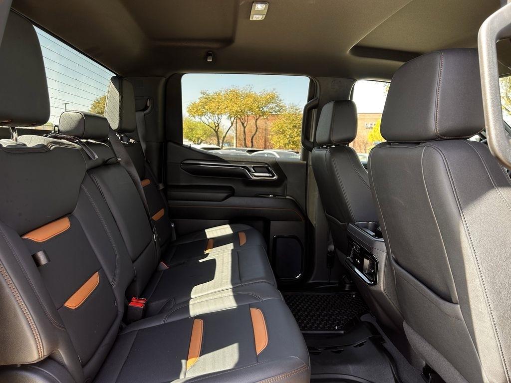 GMC Sierra 1500 AT4 Crew Cab 4WD 2024