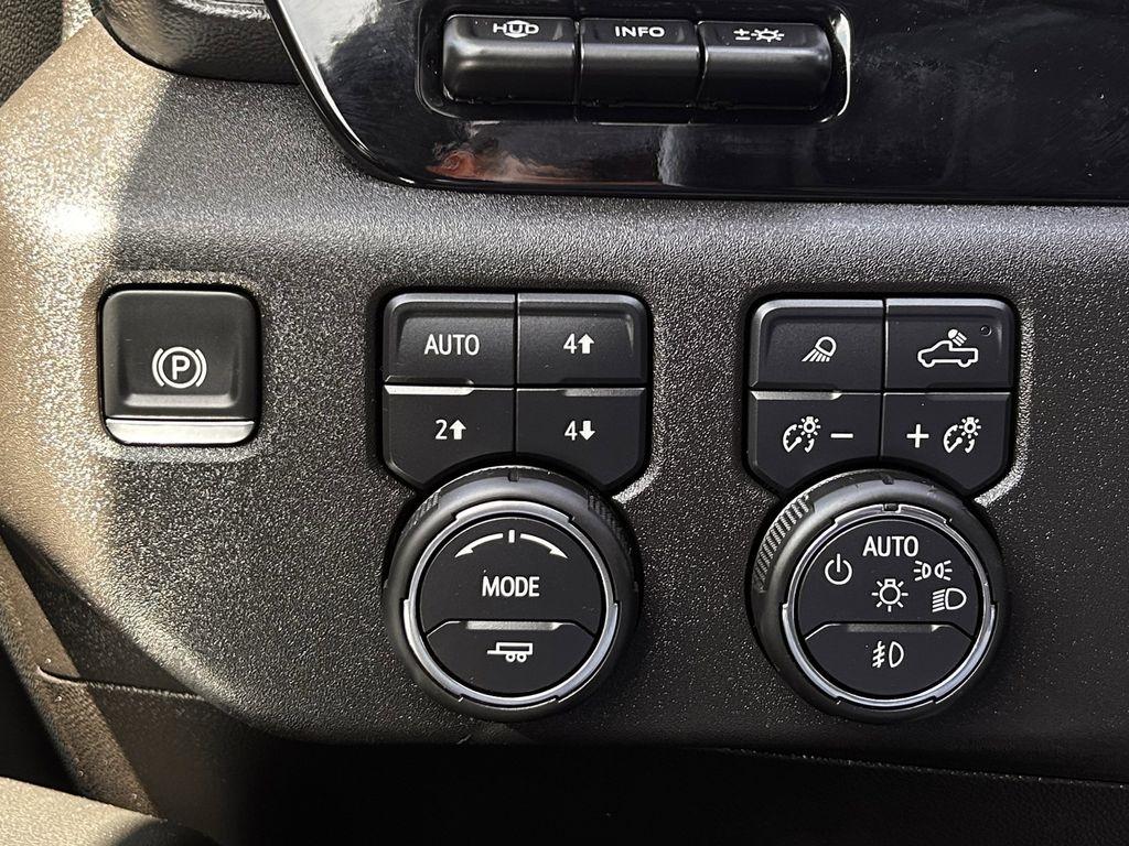 Chevrolet Silverado 2500HD High Country Crew Cab Long Box 4WD 2024