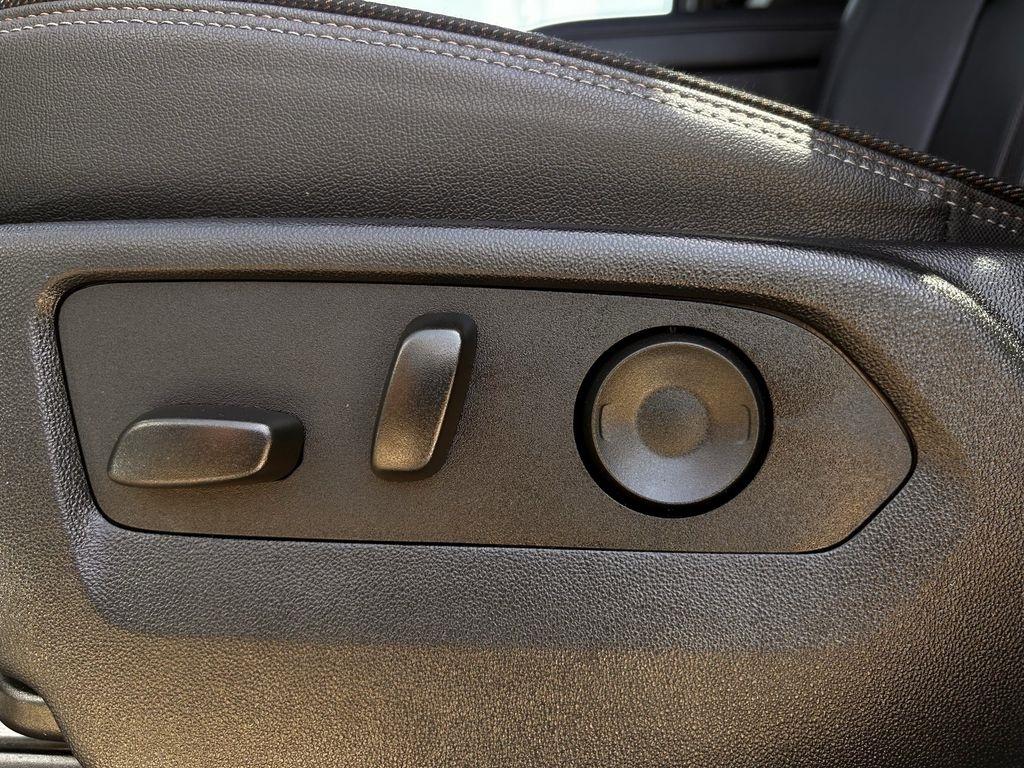 Chevrolet Silverado 2500HD High Country Crew Cab Long Box 4WD 2024