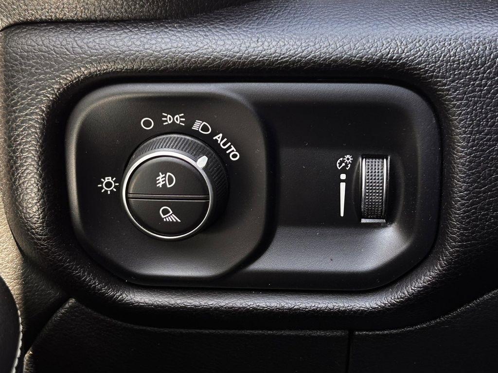 RAM 2500 Tradesman Crew Cab SWB 4WD 2024