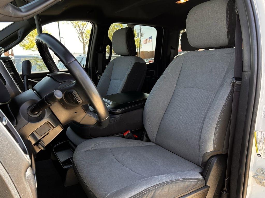 RAM 2500 Tradesman Crew Cab SWB 4WD 2024