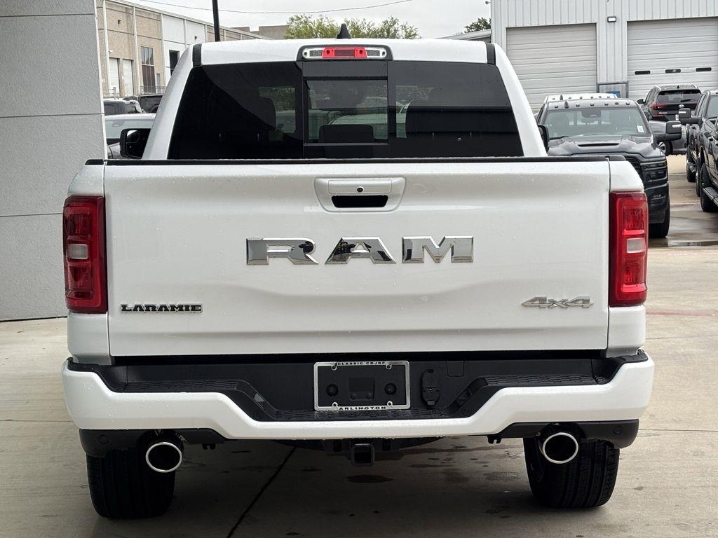 RAM 1500 Laramie Crew Cab SWB 4WD 2026
