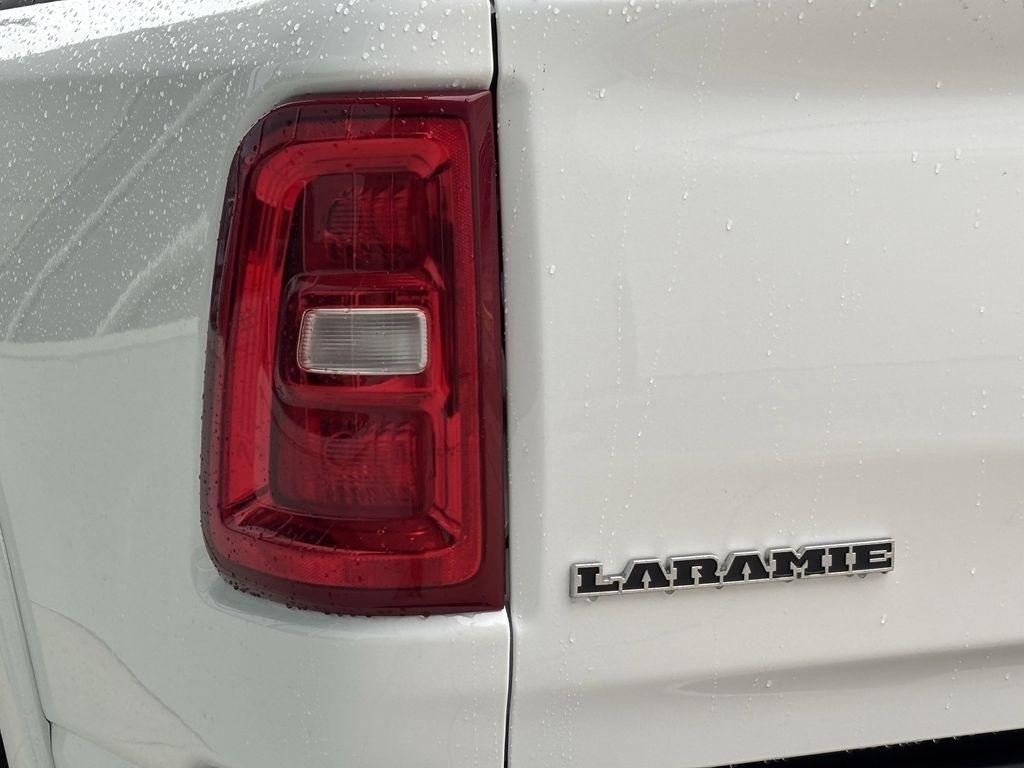 RAM 1500 Laramie Crew Cab SWB 4WD 2026