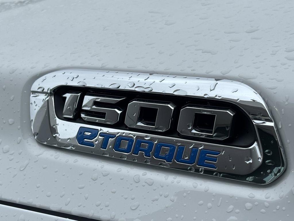 RAM 1500 Laramie Crew Cab SWB 4WD 2026
